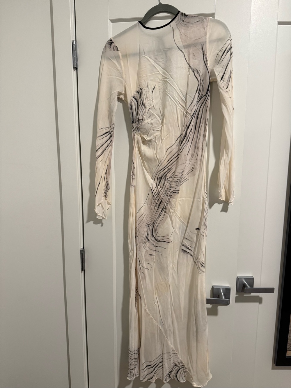 Elegant Long Sleeve Marble Print Maxi Dress - Cream/Black